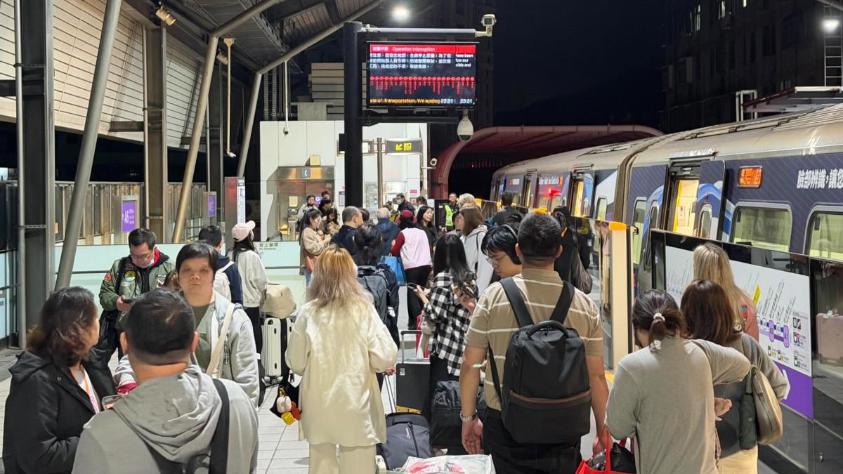7.0強震機捷「緊急煞停軌道20分鐘」 月台最新畫面曝