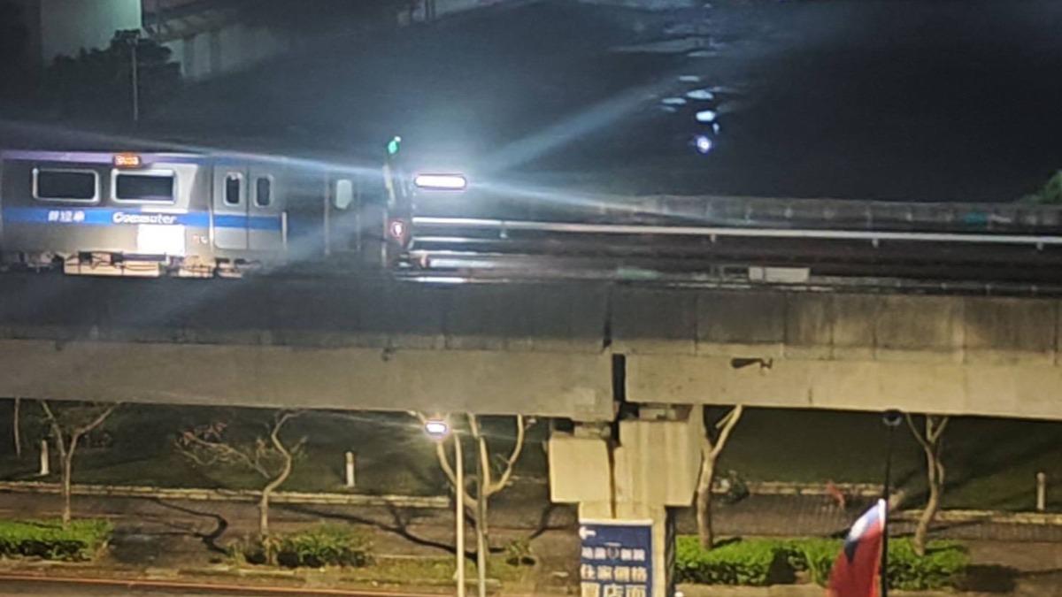 機捷橋體疑似出現裂縫。（圖／翻攝自記者爆料網）