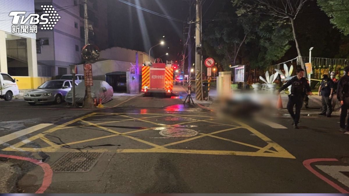 用路人在行經無號誌路口時應減速慢行,同時注意左右來車。(圖/TVBS)