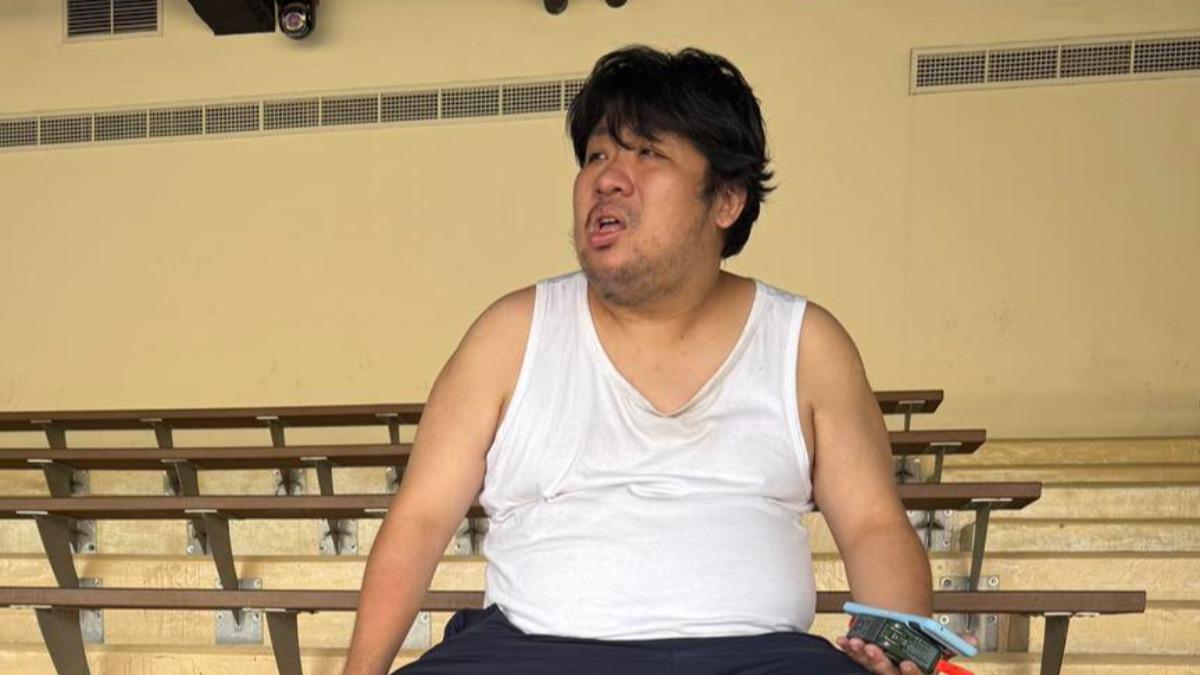 統神直播剛好遇到強震。(圖/翻攝自張嘉航臉書)