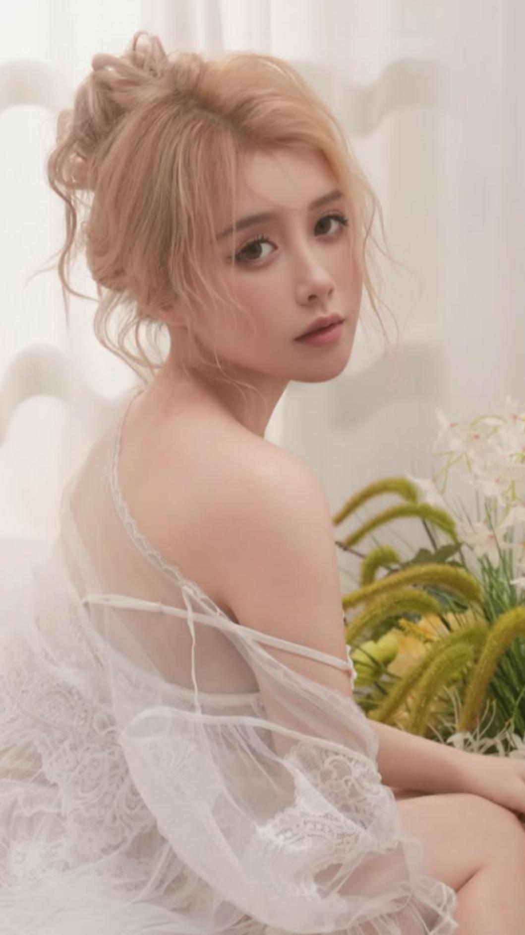 饅頭媽曬出一系列孕婦寫真照,真實身材一覽無遺。(圖/翻攝自Instagram/shin_0604)