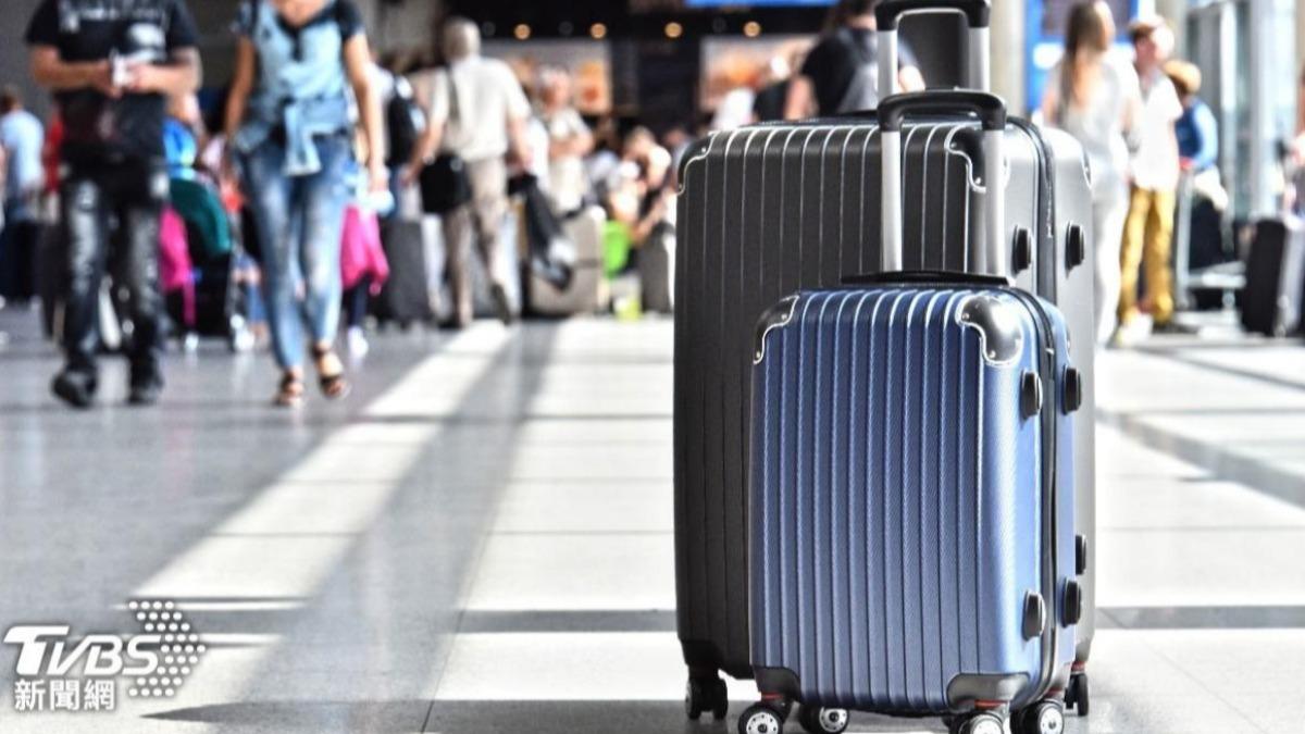 搭飛機時被收取行李超重費最令人煩惱。（示意圖／達志影像shutterstock）
