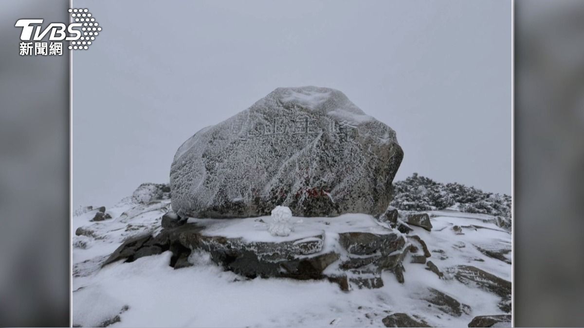 大霸尖山成冰雪世界 「ㄇ形欄杆」美如馬特洪峰。(圖/雪管處提供)