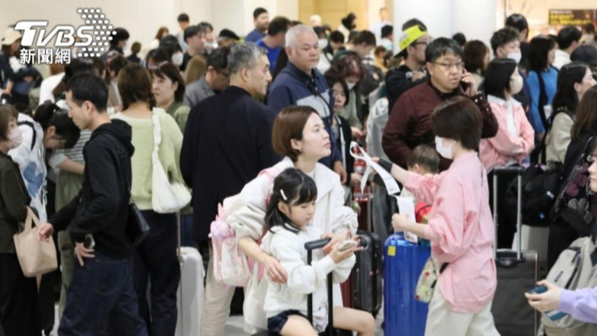 日本政府擬從2026年7月起調漲「出境稅」,從1000日圓(201新台幣)漲到3000日圓(603新台幣)。(資料圖片/達志影像美聯社)