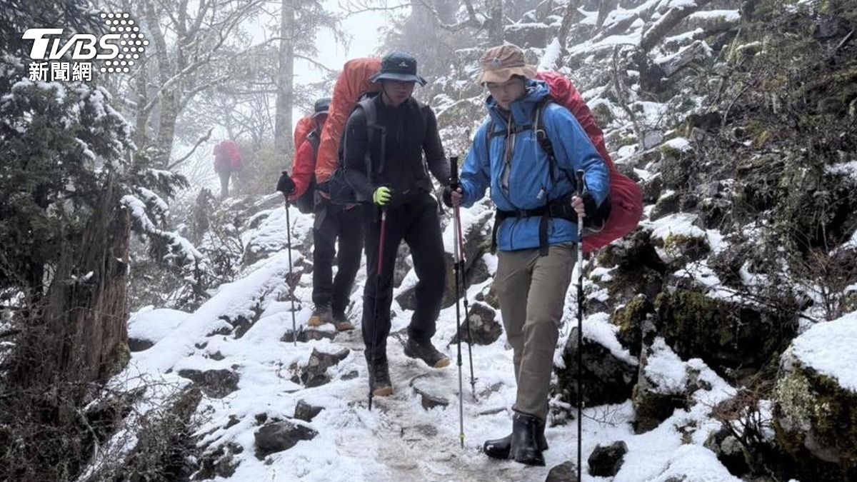 攻雪山出事!1人無心跳、4隊友也受困 積雪深直升機飛不了