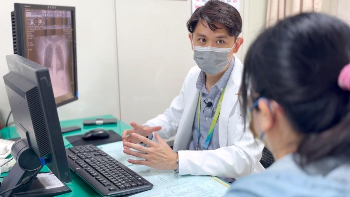 杜承哲強調,胸腔損傷最怕的就是「溫水煮青蛙」,外觀看似只有瘀青,內部卻在持續出血。(圖/澄清醫院平等院區提供)