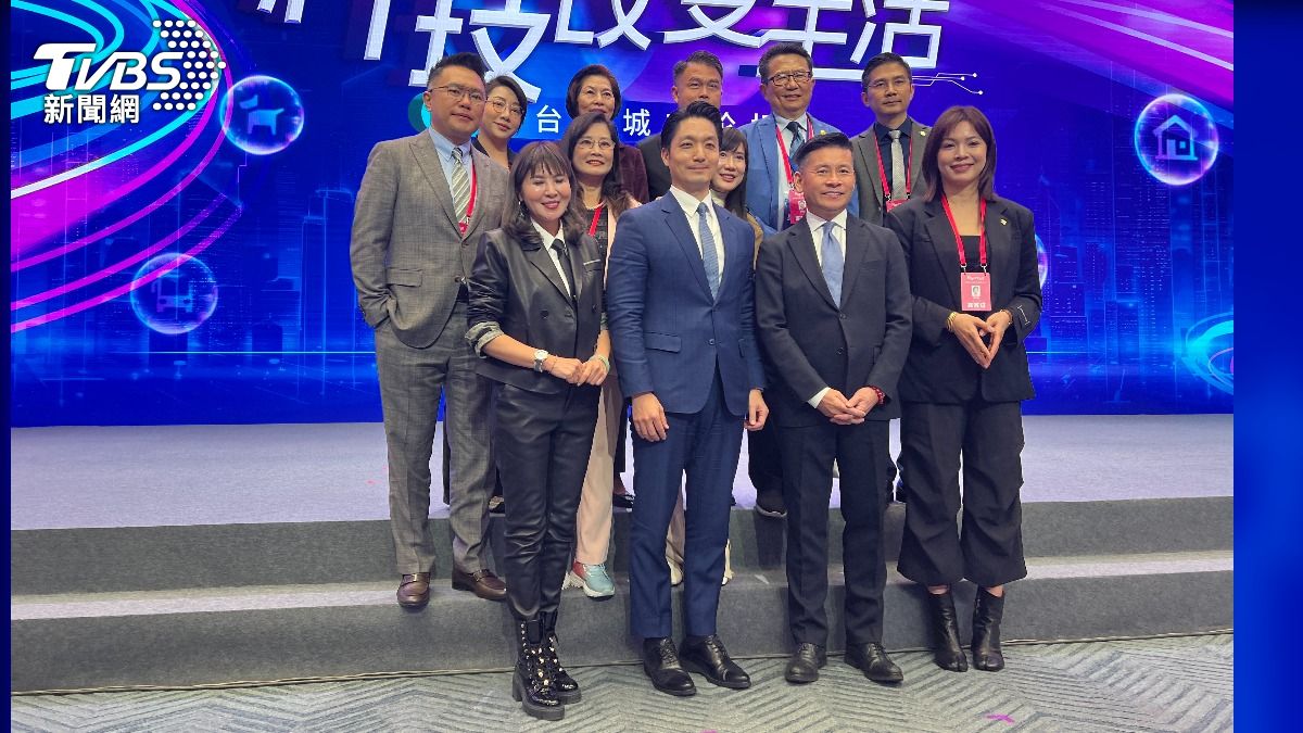 蔣萬安12點40分結束所有公開行程後，搭乘下午4點15分的華航班機返台。（圖／TVBS）