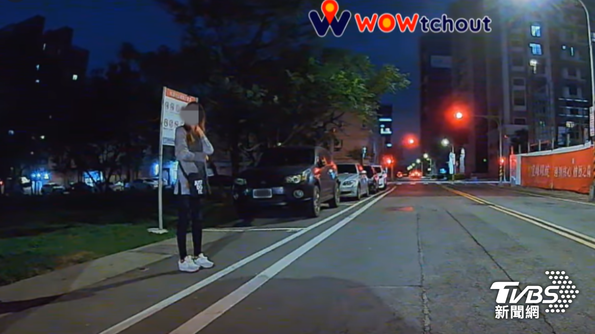 又「人肉佔位」!他快狠準倒車嚇退裝傻女:以為我不敢?網狂讚水喔