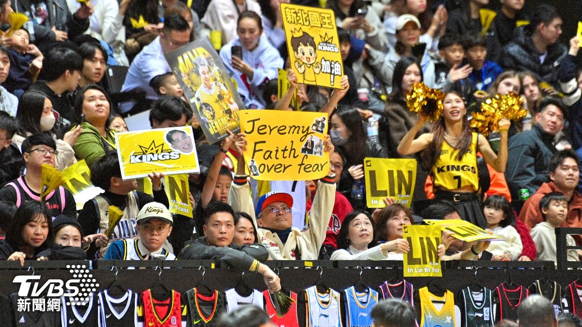 林書豪退休儀式吸引滿場6500人觀賽。(圖/胡瑞麒攝)