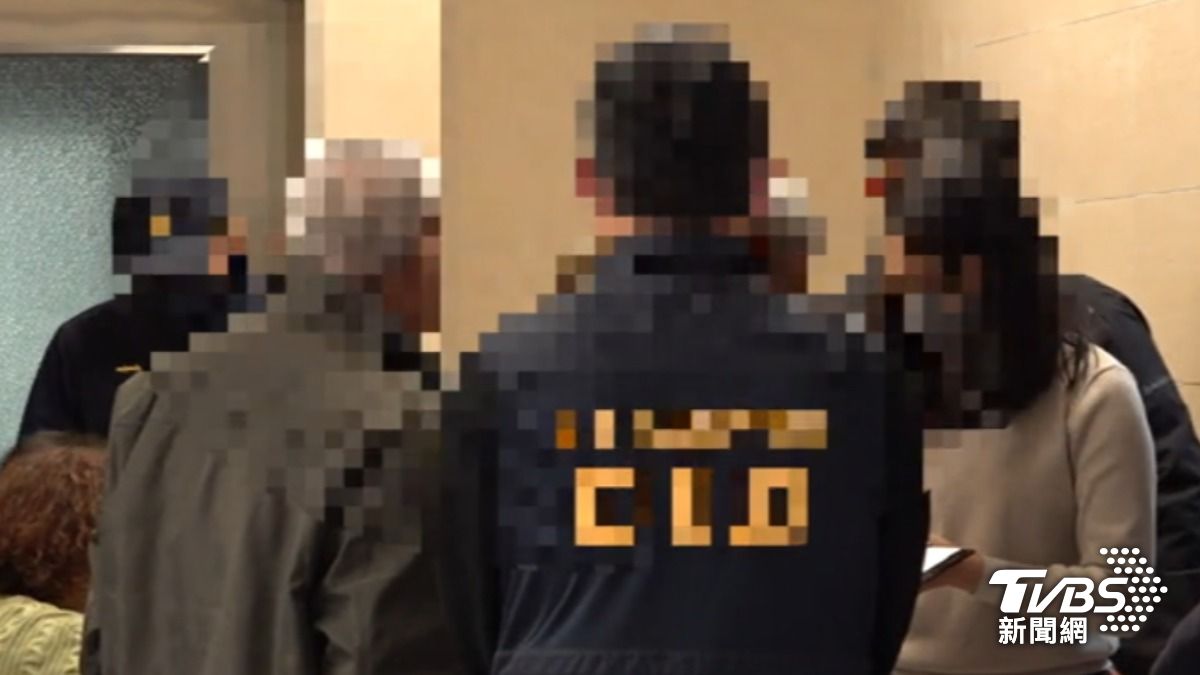 熱心工友滑倒撞頭亡,家屬悲慟見最後一面道別。(圖/TVBS)
