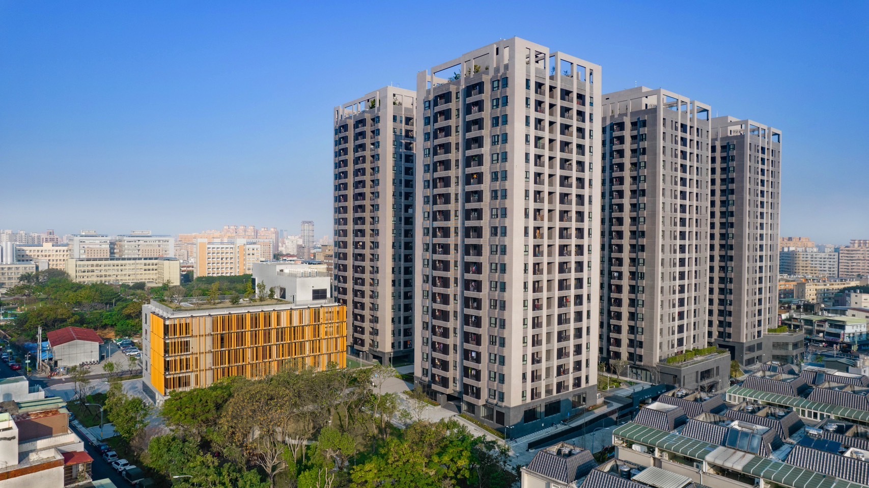 邁向淨零排放 中壢一號社宅獲近零碳建築卓越獎