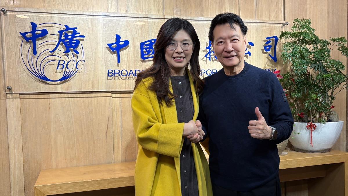 藍黨魁選舉殺紅眼!鄭麗文主動破冰 和趙少康握手言和