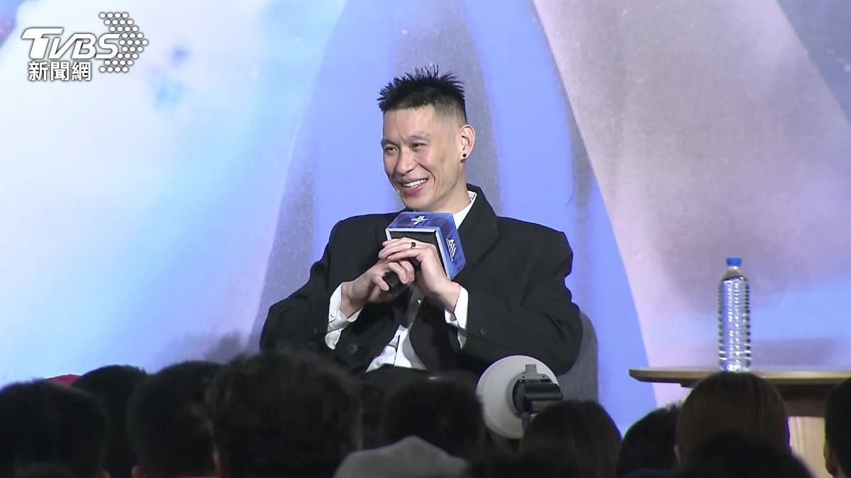 林書豪正式告別球員身分,接續將會回歸家庭。(圖/TVBS)