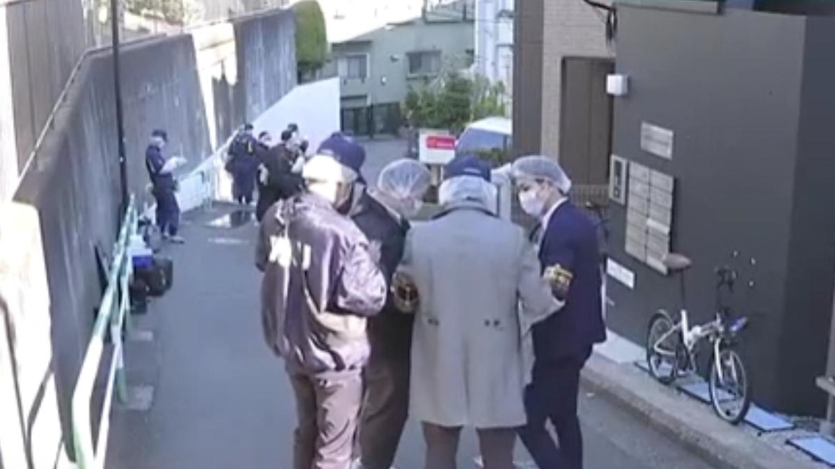 東京街頭濺血!30多歲女子遭猛刺4刀 兇嫌逃逸中特徵全曝光