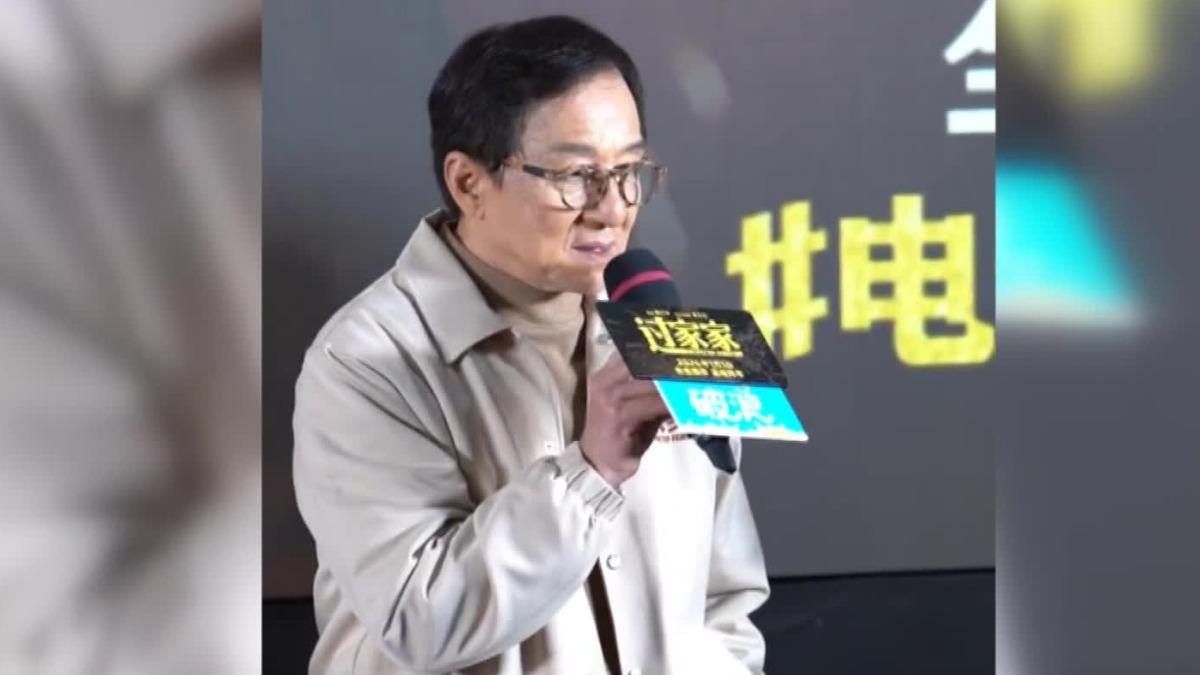 成龍公開談論與兒子房祖名的相處模式。(圖/翻攝微博)