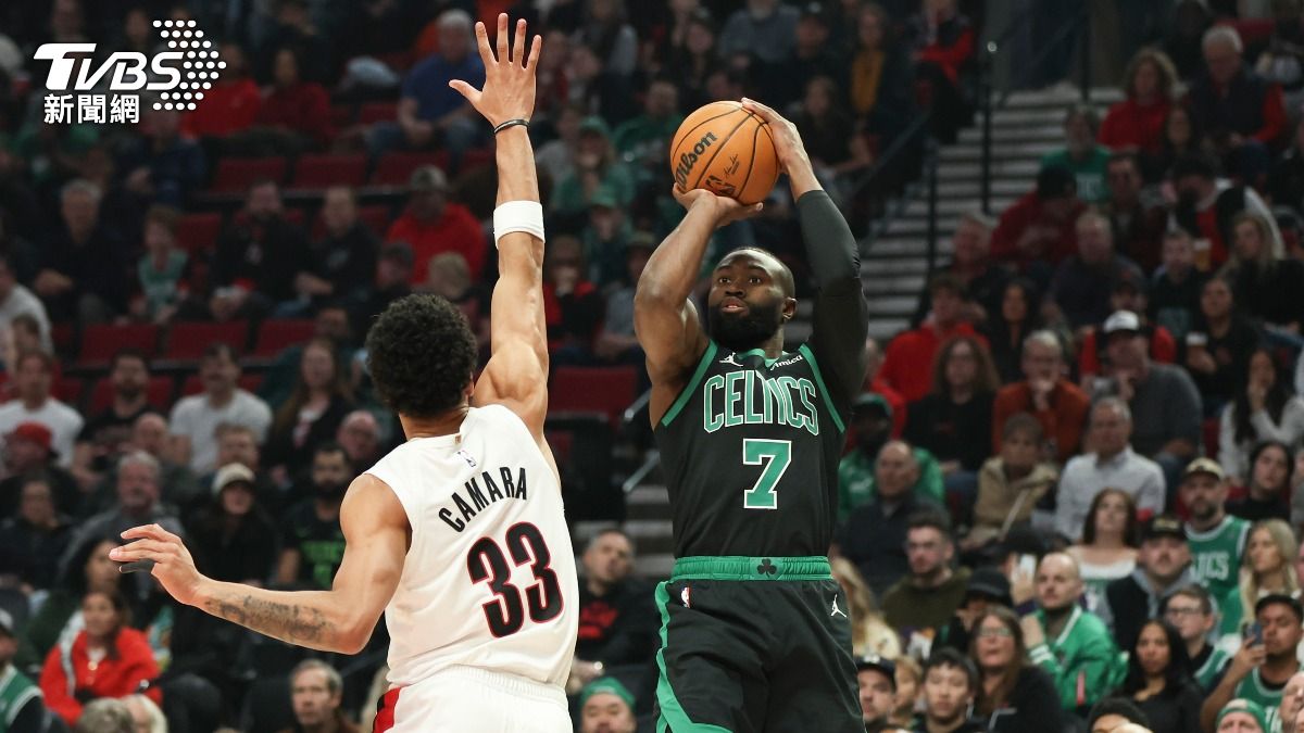 NBA/12月殺紅眼!布朗連9場30+ 平「大鳥」40年前隊史紀錄