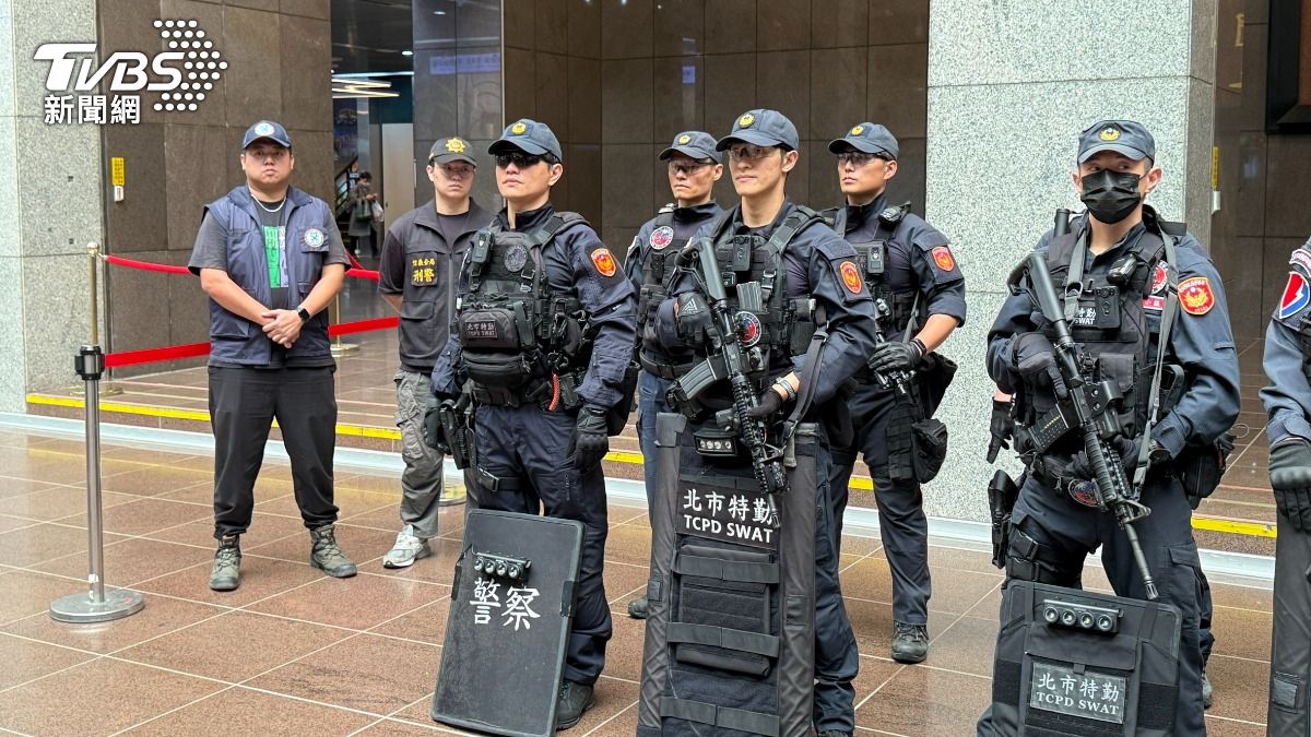 台北市跨年晚會將近，屆時將有荷槍實彈的特勤警維安。（圖／TVBS）