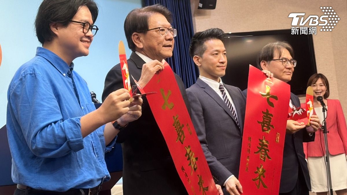 總統府今公布馬年春聯、紅包。(圖/林茜妤攝)