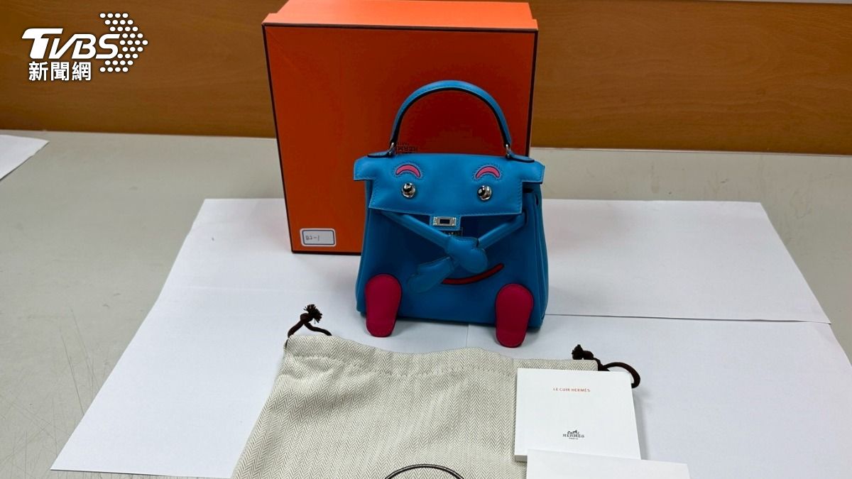 Hermes Kelly Doll是蔡政宜夫妻收藏內最高價格的包款。（圖／TVBS）
