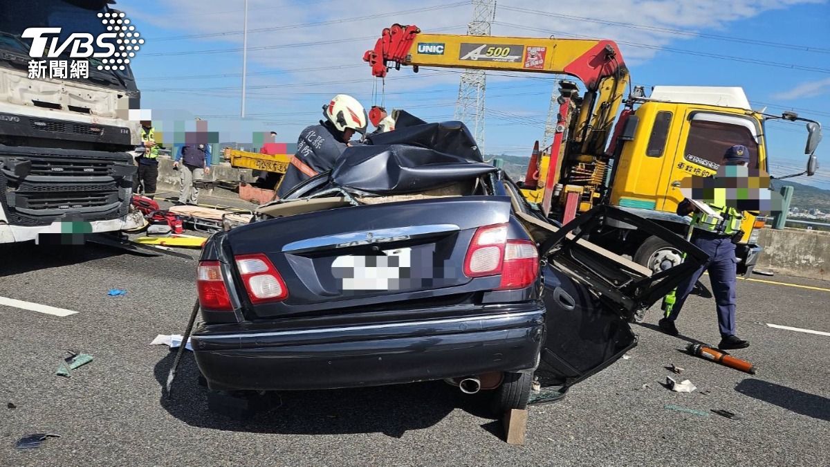 國3轎車撞前方拖吊車!聯結車煞不住擠扁 海巡軍人頭破慘死