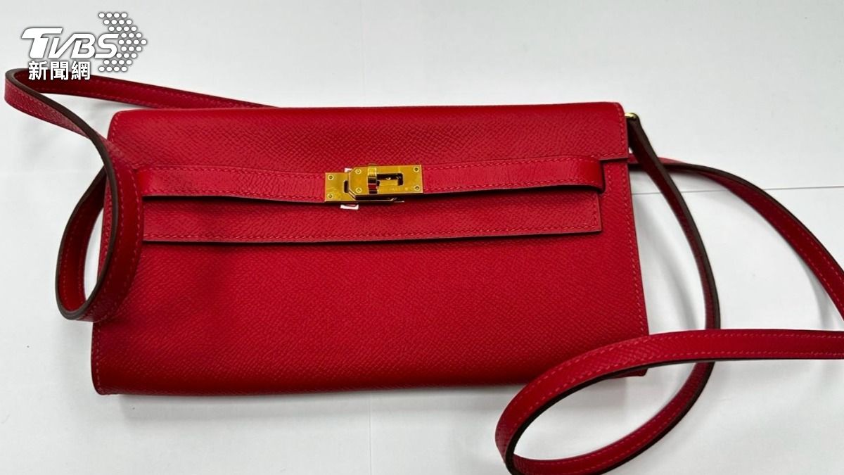 Hermès Kelly To Go國旗紅顏色。（圖／TVBS）