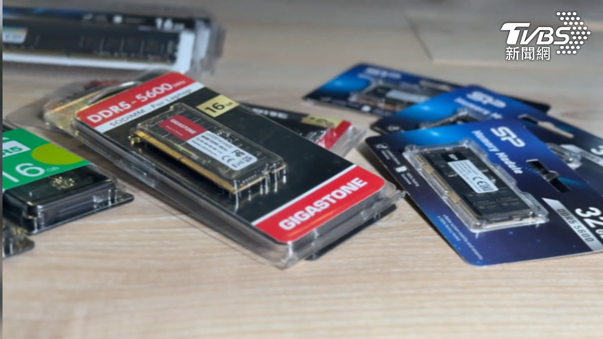 3C業者說明DDR5價格貴5倍,SSD變成5300,1T甚至近萬元。(圖/TVBS)