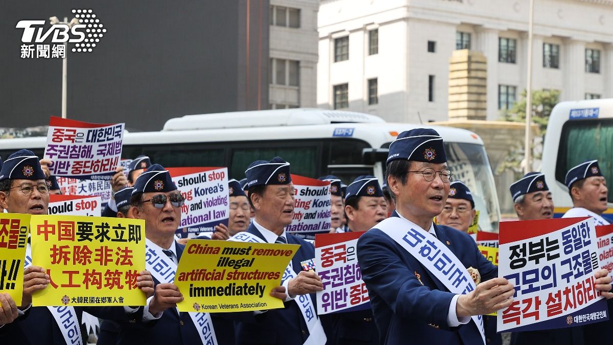 南韓今年多次上演反中示威，一份調查顯示，南韓人對中國的好感度甚至比對北韓還低。（圖／達志影像歐新社）