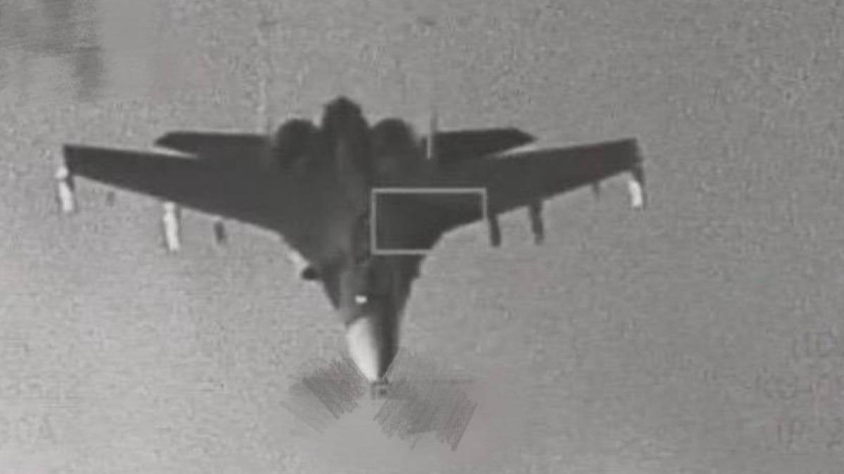 國防部公布「正義使命-2025」期間,空軍F-16型機監控中共殲16型機的相關影像。(圖/國防部)