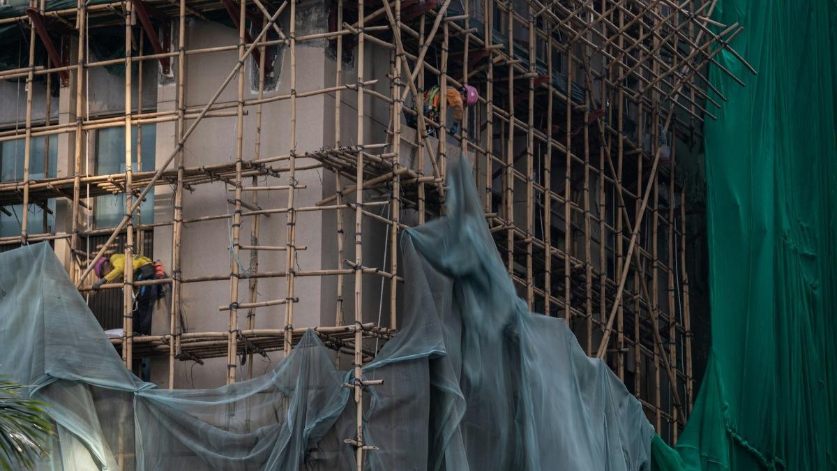 香港大火／大埔大火後抽查棚網　竟「2成不合格」遇火即瞬燃