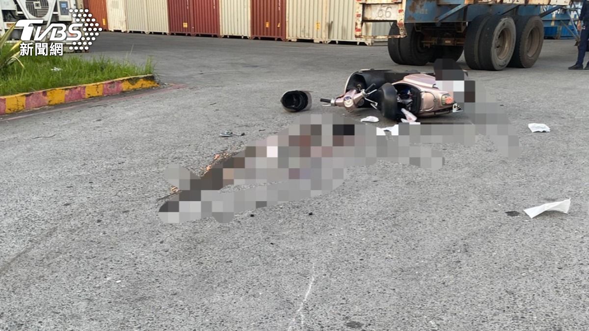 高雄港恐怖車禍!女騎士「右腳掌遭輾斷」血流滿地慘哀嚎