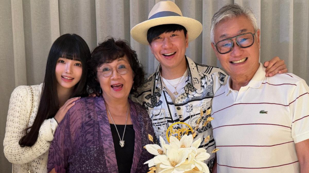 林俊傑曬出七七與雙親的同框照。(圖/翻攝自IG@jjlin)