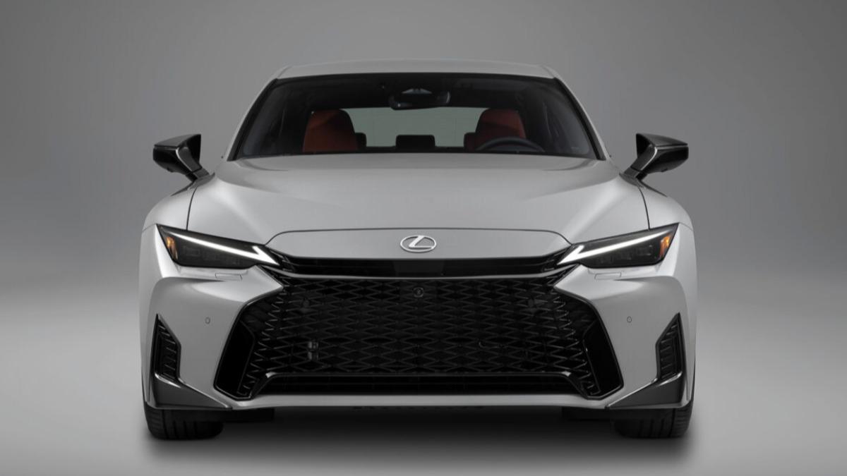改款IS最快有望年底車展現身台灣境內。（圖／Lexus提供）