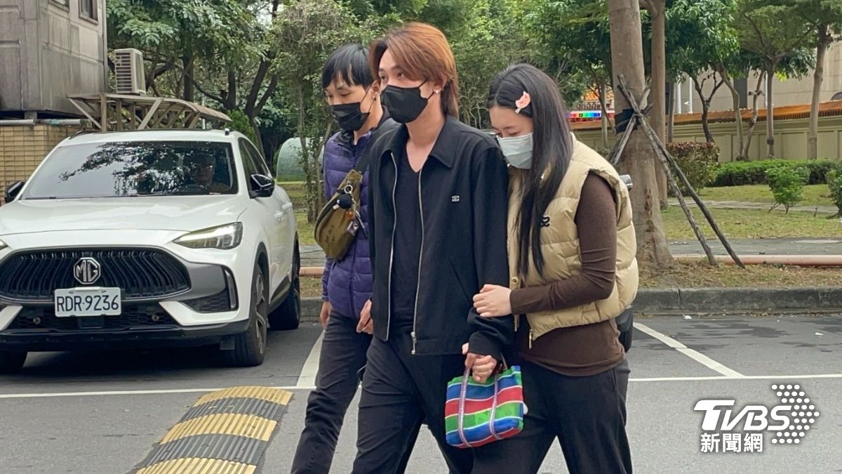 曹西平的經紀人、乾兒子Jeremy及其女友到場。(圖/曾健銘攝)