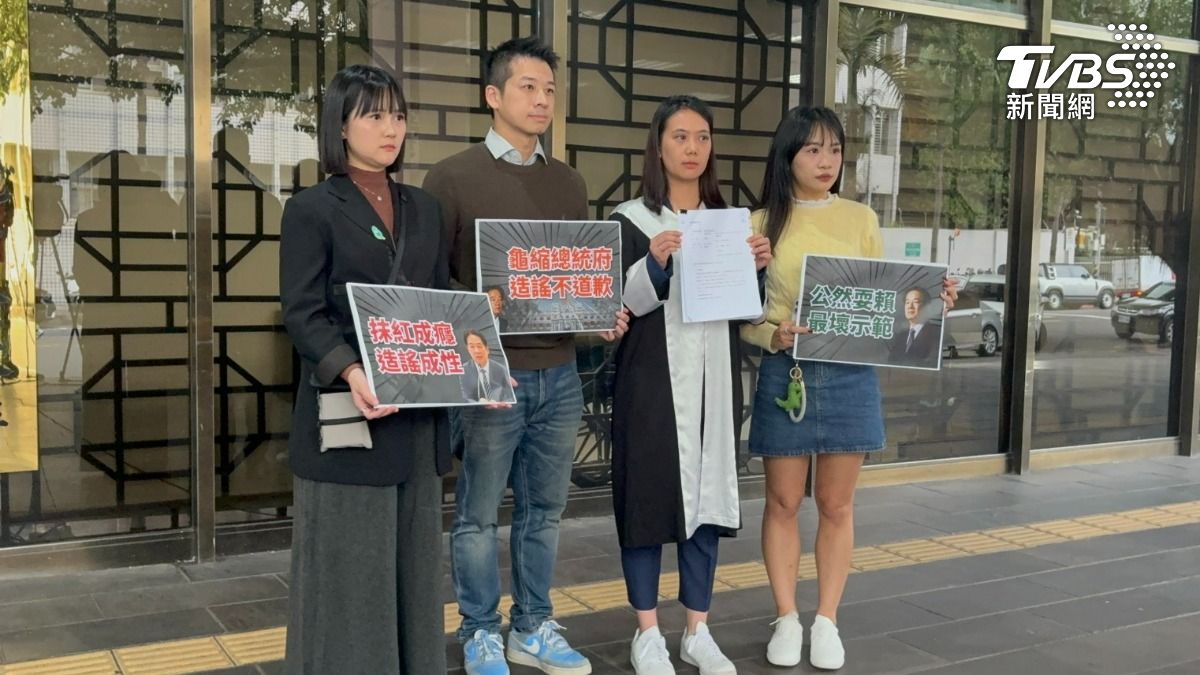 民眾黨與委任律師於今天下午對賴清德提告求償。(圖/潘千詩攝)