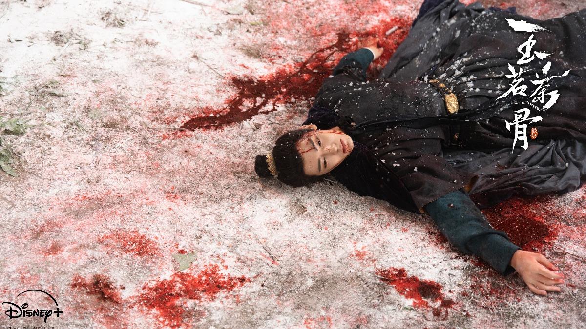 侯明昊為逃避仇敵追殺、假裝失憶潛入榮家。（圖／Disney+提供）