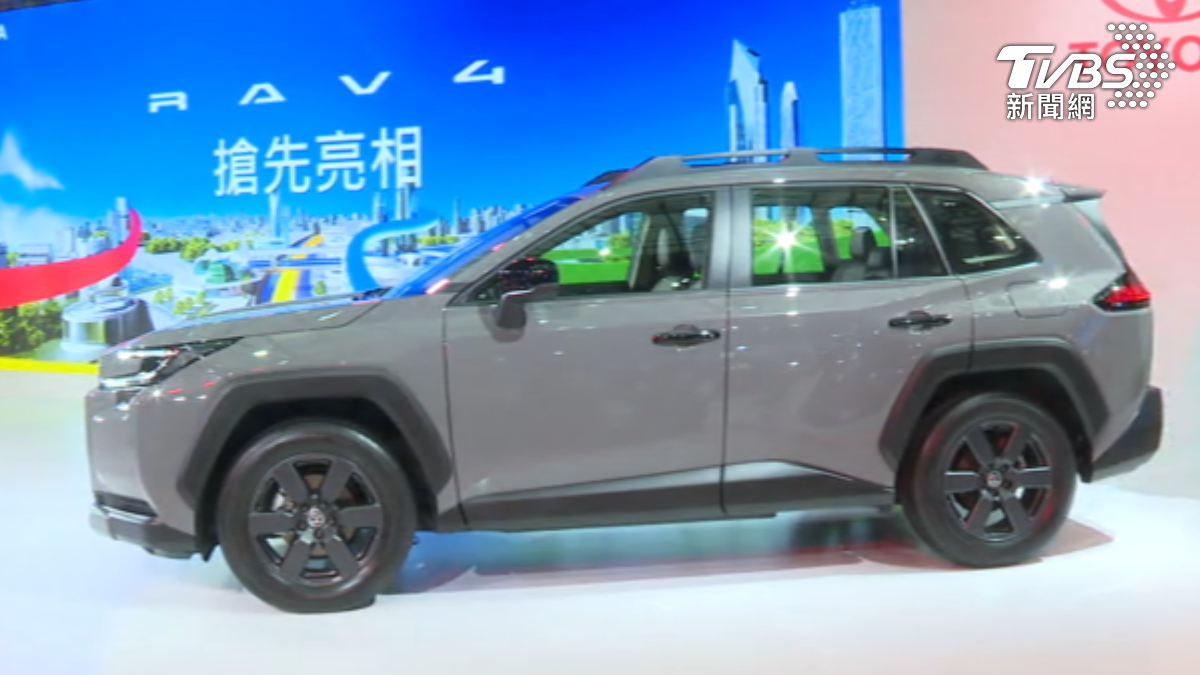 車迷搶拍，RAV4大改款、Urban Cruiser首發 。（圖／TVBS）