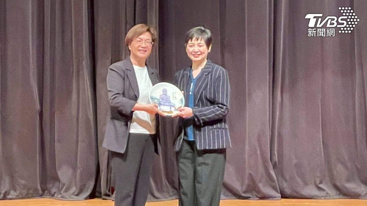 詹怡宜受邀出席彰化縣政府「從SDGs談產業發展與永續實踐」論壇分享故事與經驗(圖左:彰化縣長王惠美;圖右:前TVBS主持人詹怡宜)(圖/TVBS)