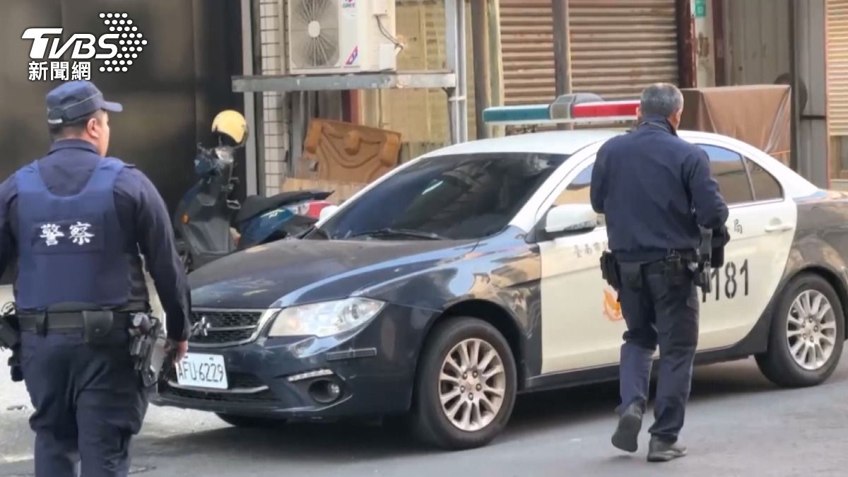 警方正在調查是否因經濟問題或男方因病情導致情緒管理出現問題,進而引發這起潑酸事件。(圖/TVBS)