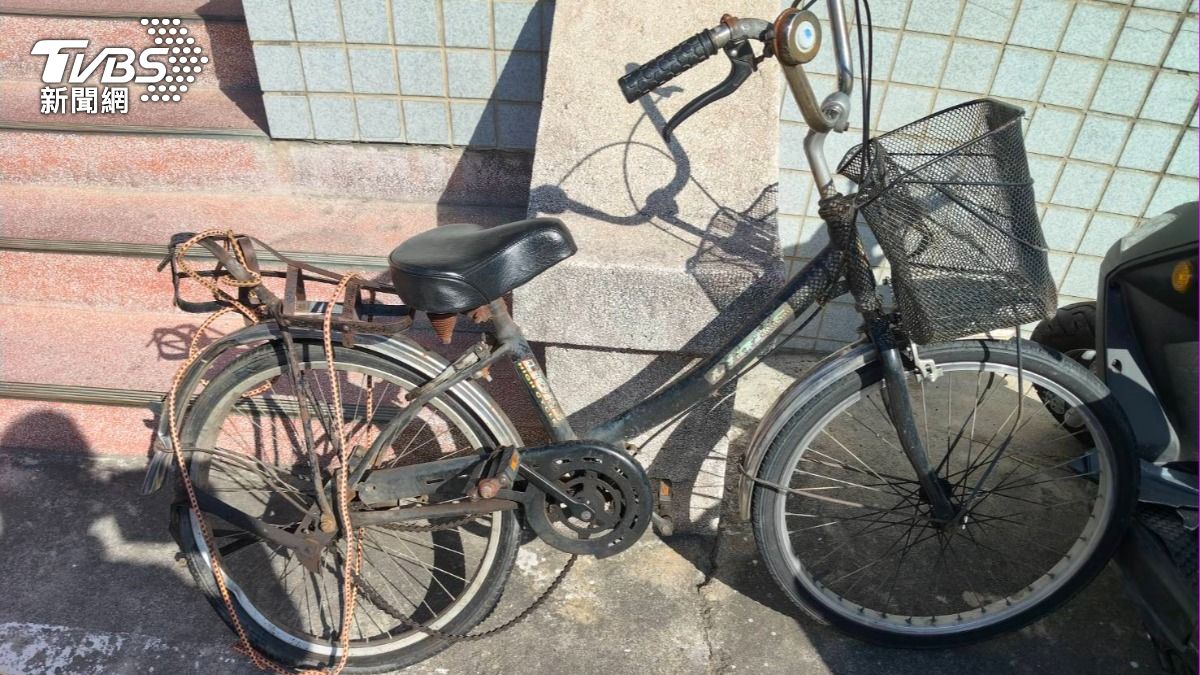 其中一名死者騎著腳踏車。(圖/TVBS)