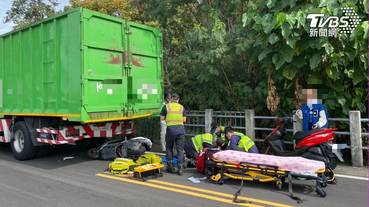 快訊／跨年前嚴重車禍！台中貨車碰撞機車　20歲女大生死亡