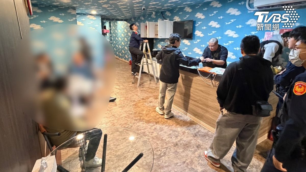 「養生館」涉嫌非法性交易,遭「斷水斷電」。(圖/TVBS)