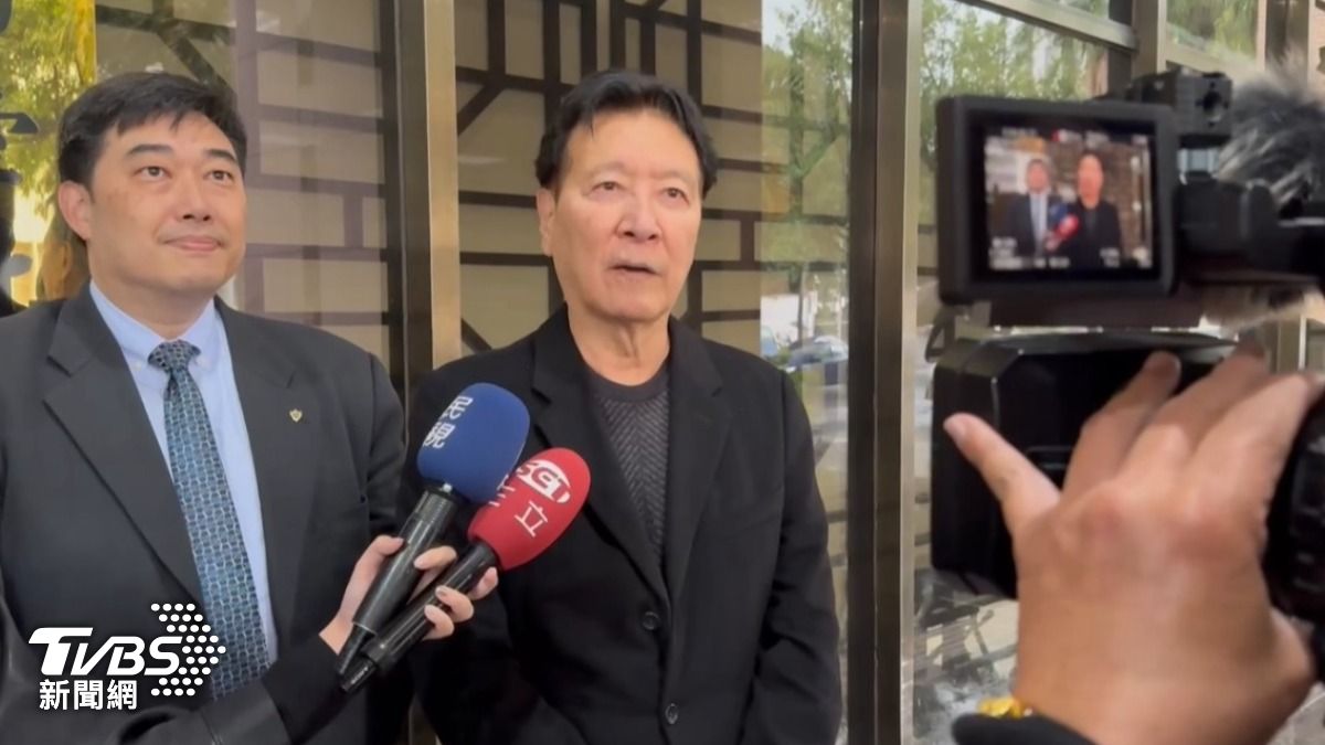 趙少康因亮票案出庭,無奈表示「為這麼小的事起訴我」。(圖/沈建邦攝)