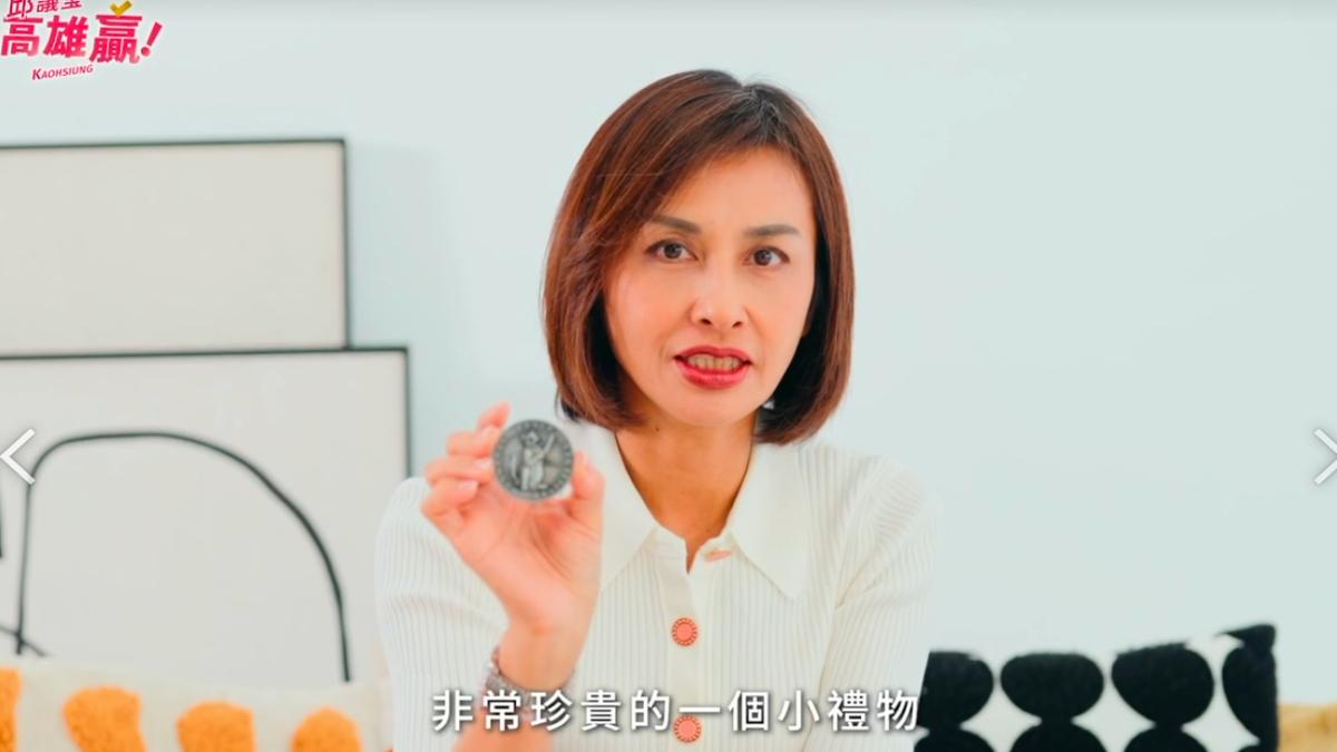大秀姐妹情!邱議瑩曝蕭美琴贈「戰貓幣」:我隨身攜帶