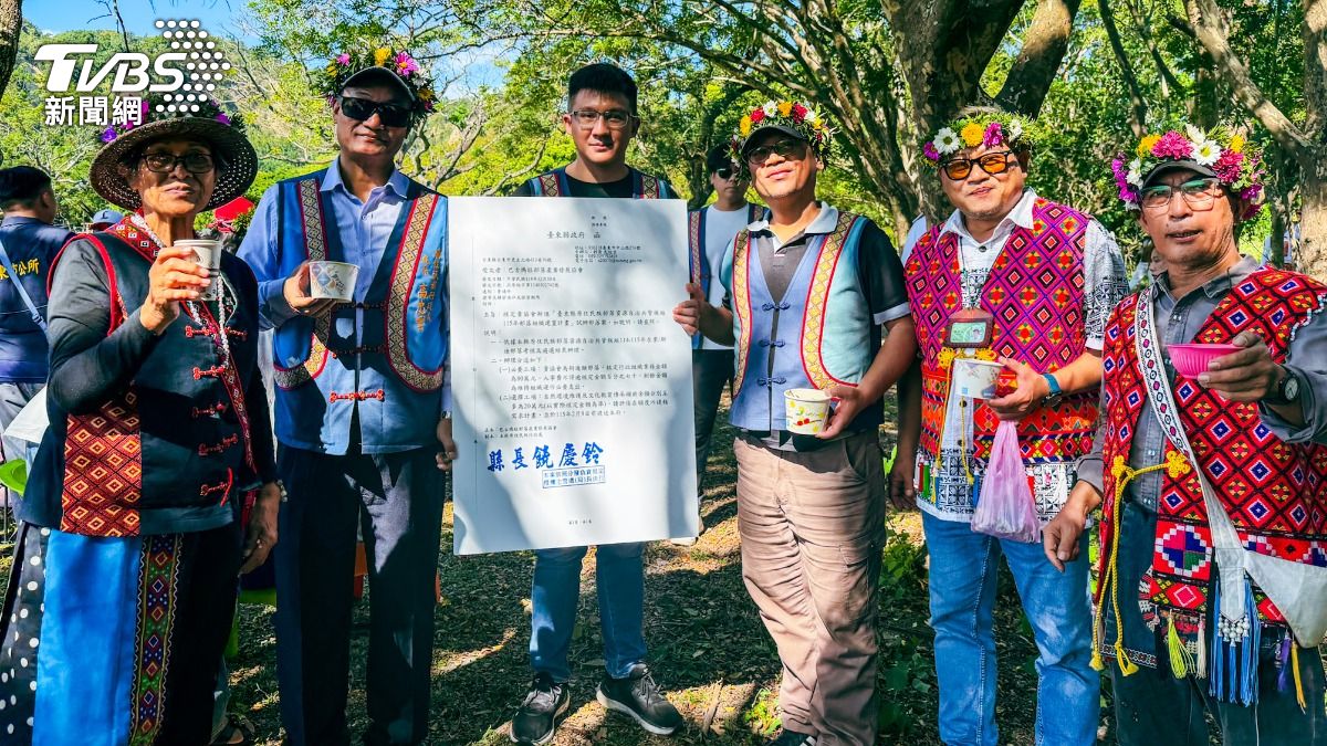台東普悠瑪部落成為「台東縣原住民族部落資源共管模組」,今天在部落族人見證下正式簽署共管機制。(圖/TVBS)