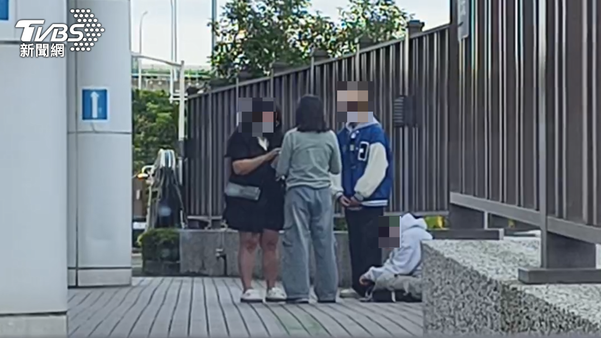 機車雙載吃午餐！台中女大生撞貨車魂斷　同學悲痛坐地
