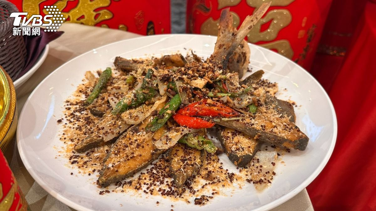香煎紅藜香蒜金鯧魚外酥內軟口味驚艷。（圖／程子奕攝）