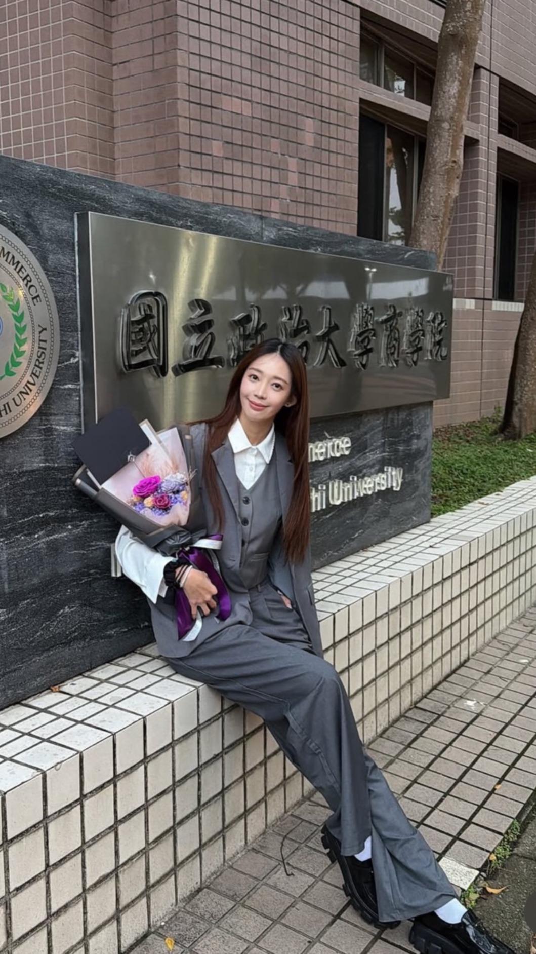 王心恬不能再用學生證感到不捨。(圖/翻攝自IG)