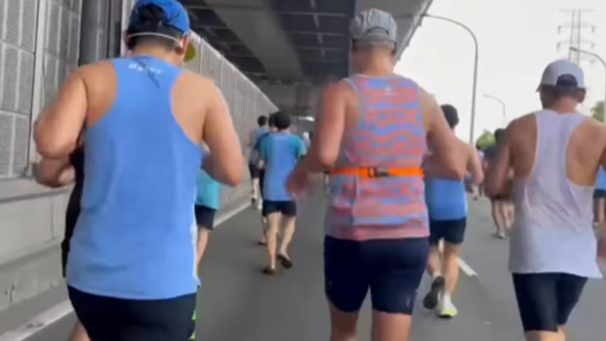 唐從聖2度被夾腳拖少年超車。（圖／翻攝自臉書）