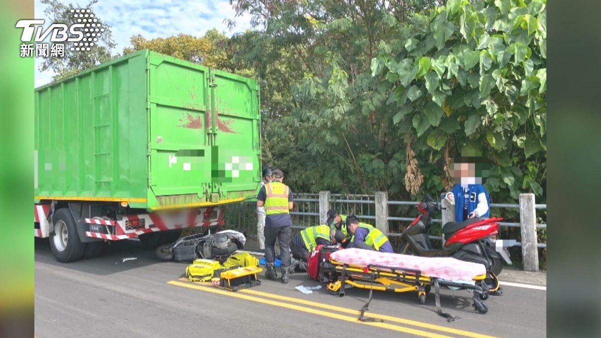 貨車窄路會車停讓 女大生追撞 頭部重創不治 (圖／TVBS)