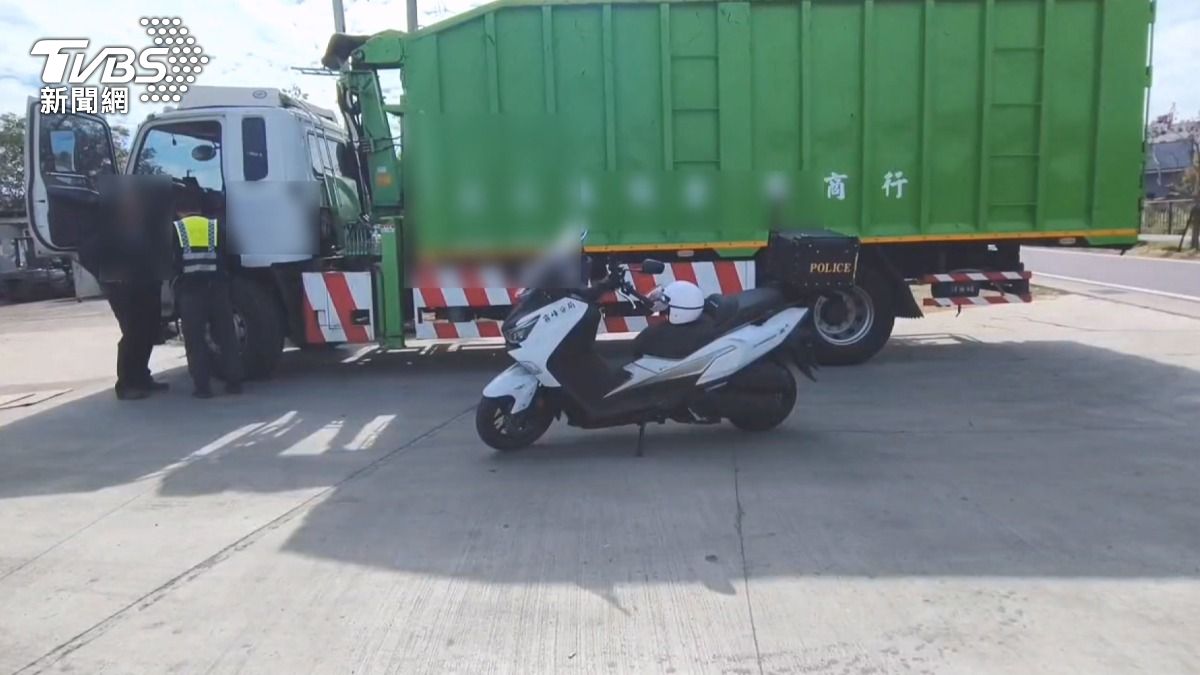 20歲女大生撞貨車亡　同學目睹崩潰(圖／ TVBS)